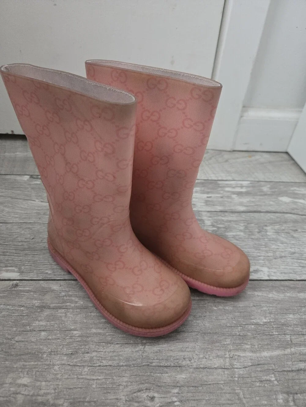 Gucci Pink GG Monogram Rubber Edimburg Rain Boots Size 27/ US10